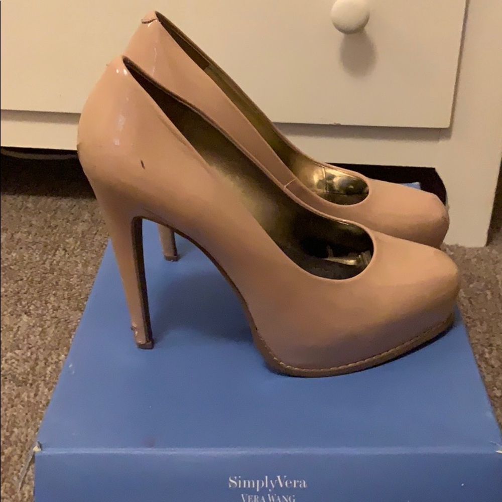 Simply Vera by Vera wang nude pumps